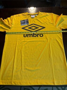 Umbro Men’s Yellow Logo Short Sleeve Tee